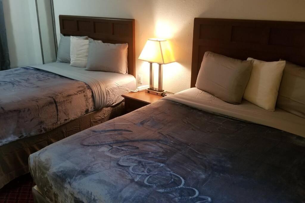 Hotel 2 Queen Beds Hotel Room 128 Booking スティルウォーター エクステリア 写真